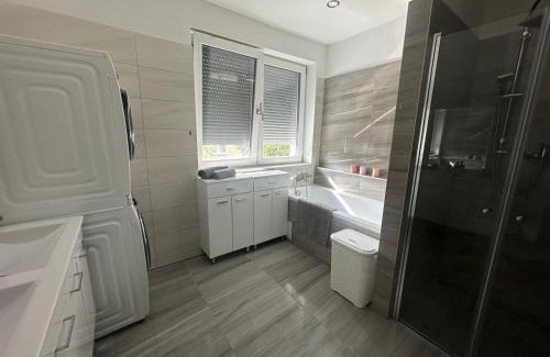 Dubnica nad Vahom House | Stylish house terrace and garage
