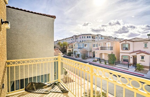 Paradise House | Stylish House with Patio, 8 Mi to Vegas Strip!