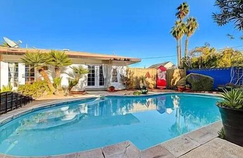 Winchester House | Stylish house with pool close to strip