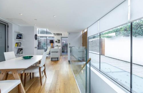 North Kensington Apartment | Stylish house with superb space