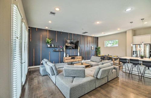 Northside House | Stylish Houston Townhome about 3 Mi to Downtown!