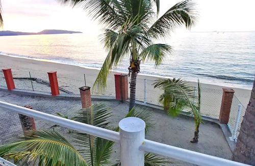 Los Pescadores House | Stylish indoor/outdoor, 2 bedroom beachfront loft living at La Esquina Peresoza.