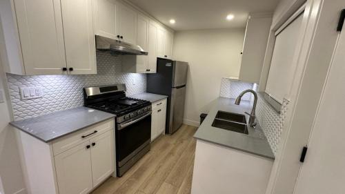 Delta House | Stylish Independent Holiday Home - 20 Min to Vancouver