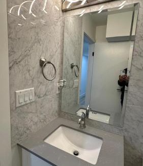 Delta House | Stylish Independent Holiday Home - 20 Min to Vancouver