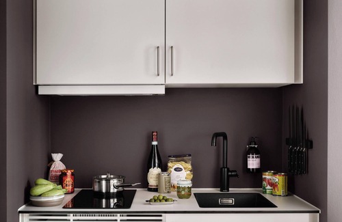 Sydhavnen Apartment | Stylish, industrial studio for 2