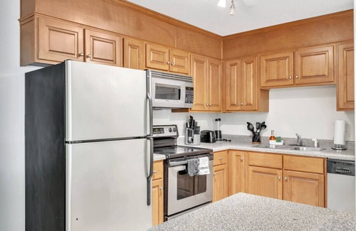 Crabtree Apartment | Stylish King 2BR Suite—in Crabtree Valley Raleigh!