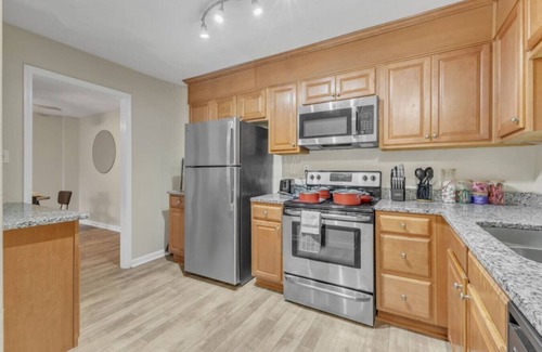 Crabtree Apartment | Stylish King 2BR Suite—in Crabtree Valley Raleigh!