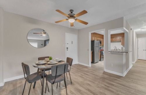 Crabtree Apartment | Stylish King 2BR Suite—in Crabtree Valley Raleigh!