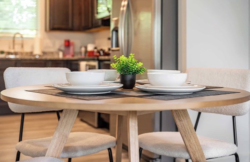 Southwest Raleigh House | Stylish King 3-Bed Townhome Minutes to Cary & NC State!