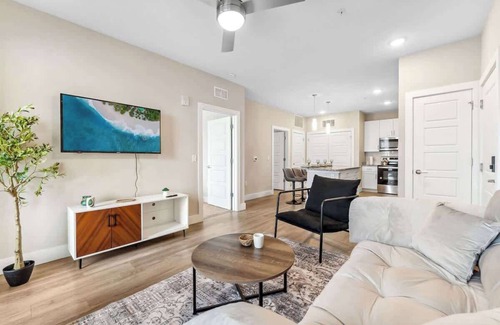 Southeast Orlando Apartment | Stylish King Apt, Close to Disney & Pet-Friendly