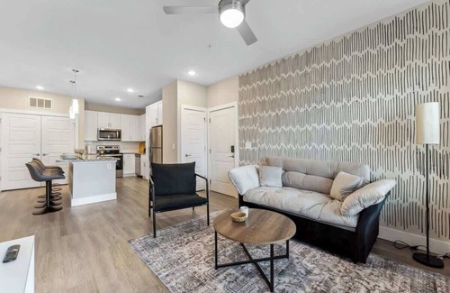 Southeast Orlando Apartment | Stylish King Apt, Close to Disney & Pet-Friendly