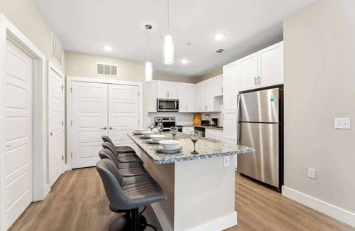 Southeast Orlando Apartment | Stylish King Apt, Close to Disney & Pet-Friendly