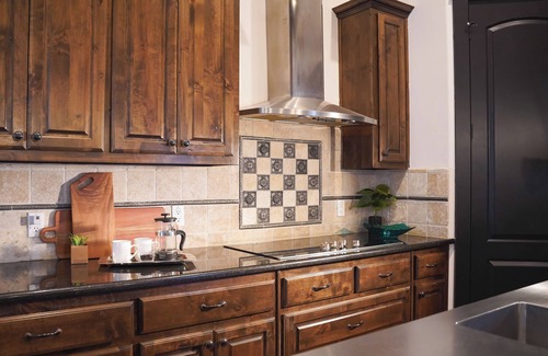 Lakeland Park Cottage | Stylish Lake Austin Retreat w/EV Charger!