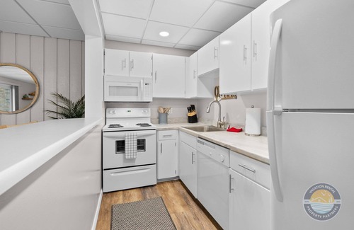 Lake Geneva Condo | Stylish Lake View Condo in Lake Geneva