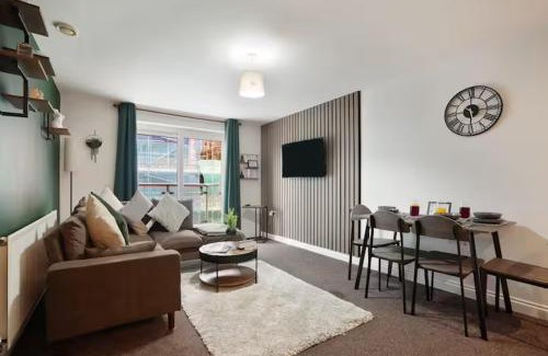 Leeds Apartment | Stylish Leeds City Centre 2BR - Free Parking - 2 Mins to First Direct Arena