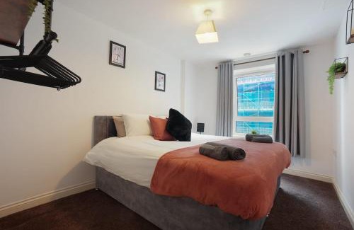 Leeds Apartment | Stylish Leeds City Centre 2BR - Free Parking - 2 Mins to First Direct Arena