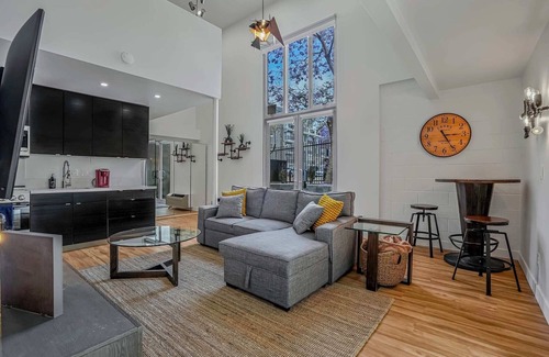 Little Italy Apartment | Stylish Little Italy Loft: Modern Urban Retreat