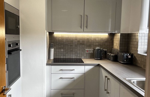 Wythenshawe Apartment | Stylish Living Stays - Luxury Apartment for 3