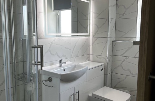 Wythenshawe Apartment | Stylish Living Stays - Luxury Apartment for 3