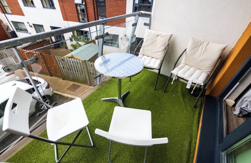 Rusholme Apartment | Stylish Lodge Villa