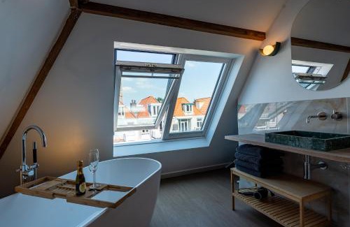 Koningsplein Apartment | Stylish loft Den Haag - The King Swiete - Between city center & the beach - B&B The Swiete