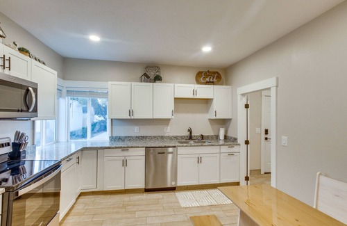 Logan Apartment | Stylish Logan Retreat w/Smart TV + Central A/C!