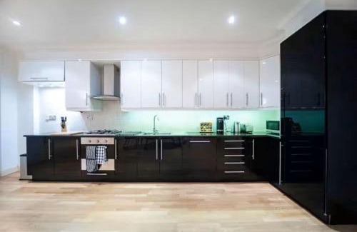 Shoreditch Apartment | Stylish London City Shoreditch Huge Pad 90 SqM 2 Bed Sleeps 5