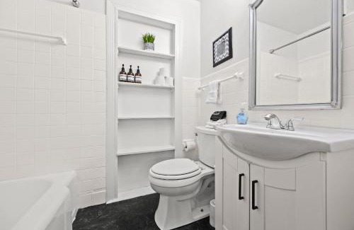 Audubon Apartment | Stylish Louisville Apt Near Downtown & Parking