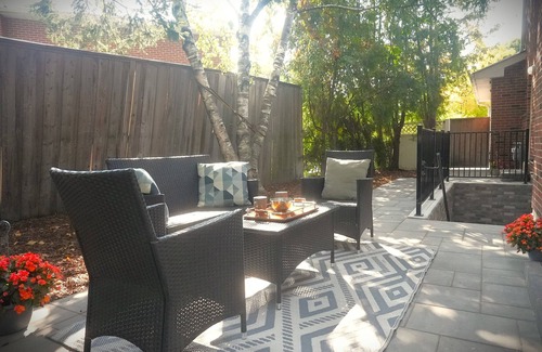 Clarkson-Lorne Park Apartment | Stylish Lower Level Guest Suite in Family Home
