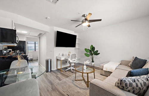 Peaceful Valley Apartment | Stylish LUX BED 2B Oldtown Scottsdale Free Parking