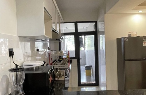 Thompson Estate Apartment | Stylish Luxe Apt Steps from Junction Mall
