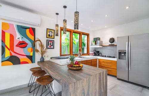 Kerobokan Villa | Stylish Luxe Design, 5-mins drive to Beach, BBQ, Peaceful, Cozy & Fast WIFI.