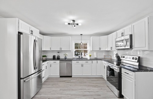 Bristol House | Stylish & Luxurious 3 BDR Home with Play Station