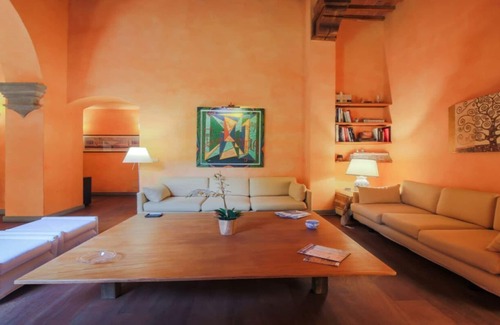 Oltrarno Apartment | STYLISH LUXURIOUS WITH UNIQUE GARDEN&SWIMMING POOL IN THE VERY HEART OF FLORENCE