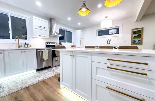Thunder Bay House | Stylish Luxury in Central Location - Family Friendly!