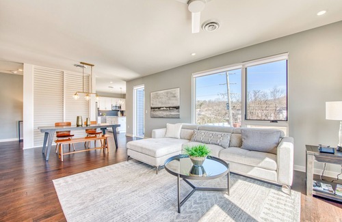 Historic Montford Apartment | Stylish luxury loft w/ rooftop deck, gas grills, & WiFi - walk to downtown