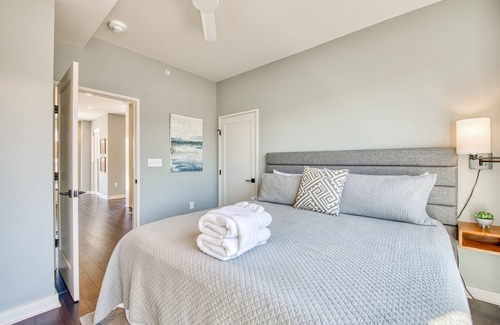 Historic Montford Apartment | Stylish luxury loft w/ rooftop deck, gas grills, & WiFi - walk to downtown