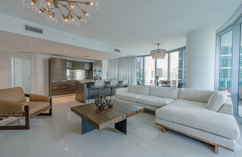 Downtown Miami Condo | Stylish luxury Miami condo with amazing water and city views