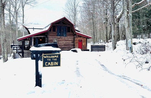 Ashland Cabin | Stylish, Luxury Mountain House 10 Mins to Windham
