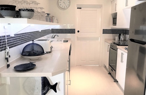 Porters Villa | Stylish luxury traditional-style poolside villa nr. beach. Two ensuite bedrooms.