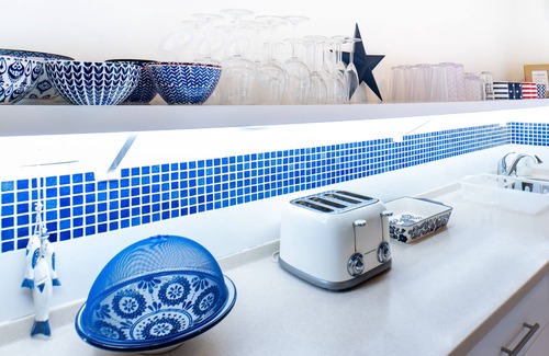 Porters Villa | Stylish luxury traditional-style poolside villa nr. beach. Two ensuite bedrooms.