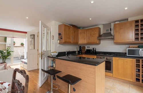 East Putney House | Stylish Mews house with parking
