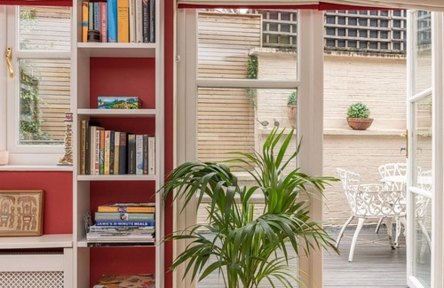 East Putney House | Stylish Mews house with parking