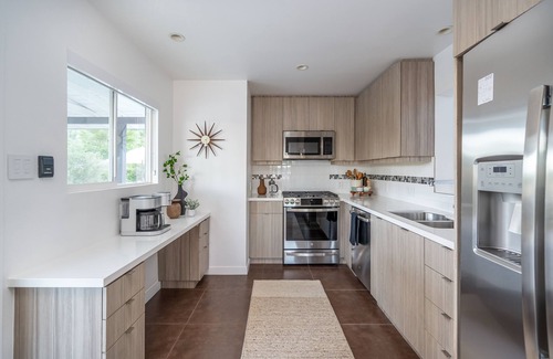 Warm Sands House | Stylish Mid-Century Home