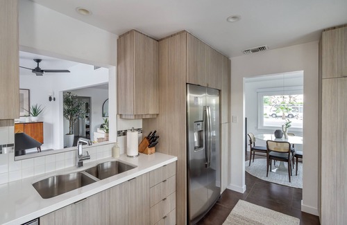 Warm Sands House | Stylish Mid-Century Home