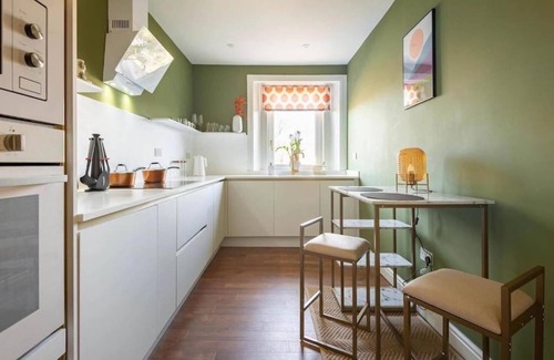 Arbroath Apartment | Stylish mid-century modern apartment by the coast