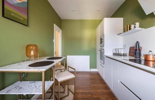 Arbroath Apartment | Stylish mid-century modern apartment by the coast