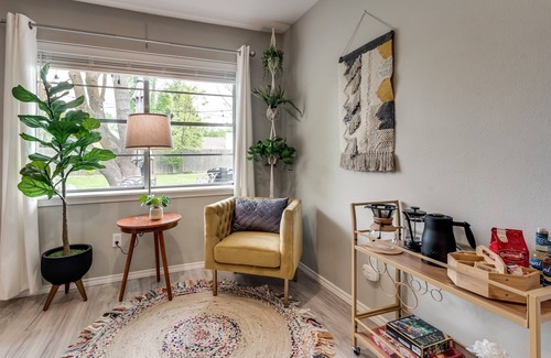 Heath House | Stylish Mid Century Modern Home @ Lake Ray Hubbard