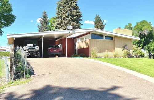 Fort Benton House | Stylish Mid Century 4-Bedroom House in Fort Benton