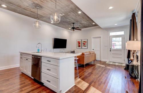 Tulane - Gravier House | Stylish Mid-city Stay Pool & Central Location